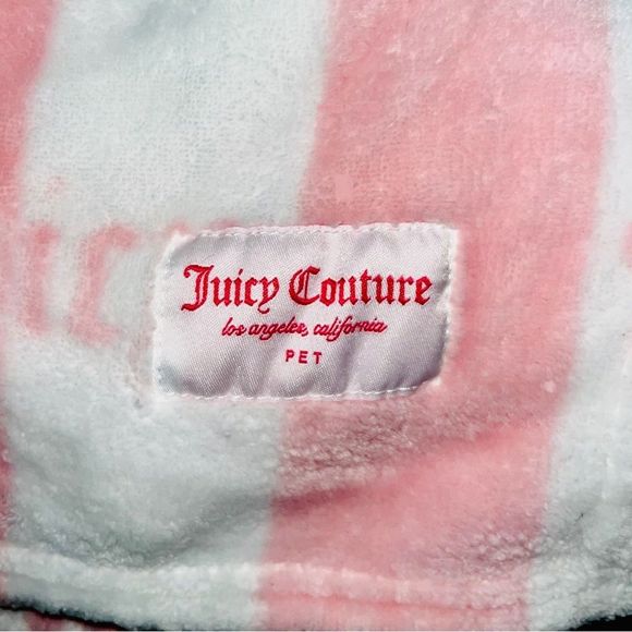 **SOLD** Juicy Couture Pet Plush Throw & Bone Shaped Sherpa Pillow Set for Dogs - Picture 2 of 16